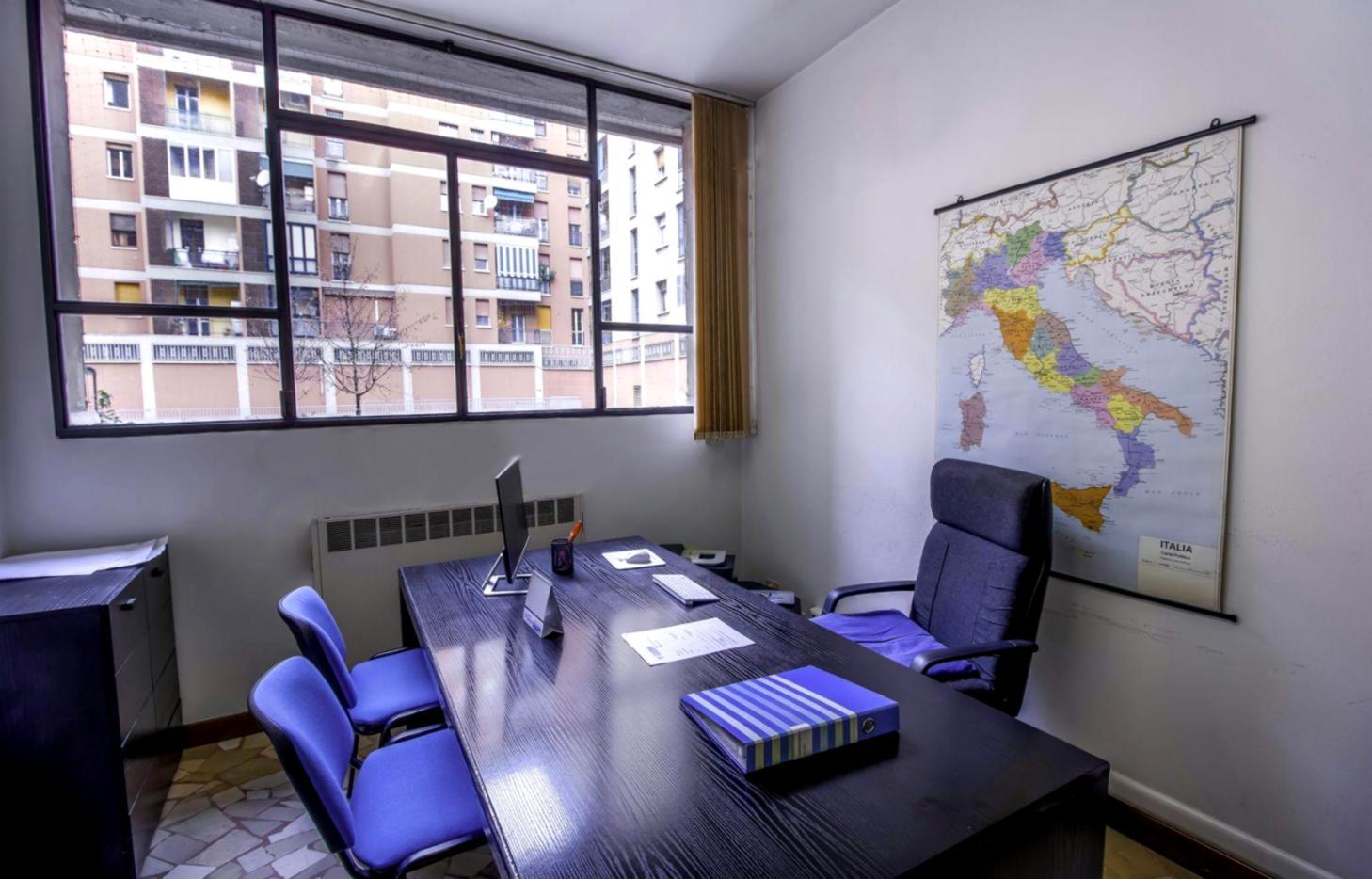 Espace de travail moderne pour l'apprentissage des finances personnelles